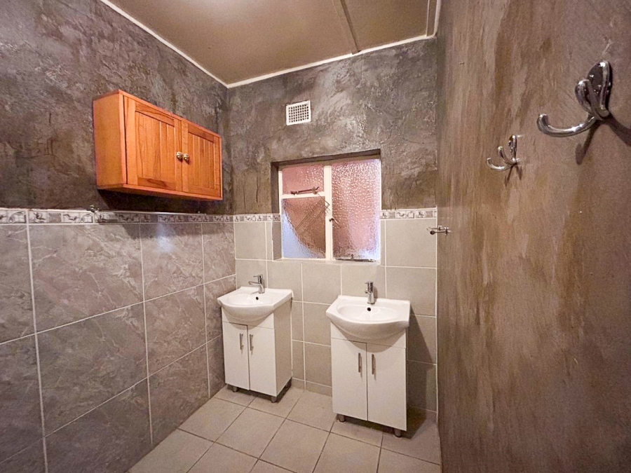 4 Bedroom Property for Sale in Parys Free State